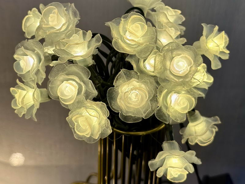 Solar garden string lights with rose